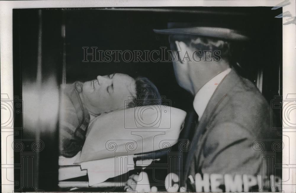 1953 Press Photo East Point, Ga police Capt T Andrews hospitalized, went berserk