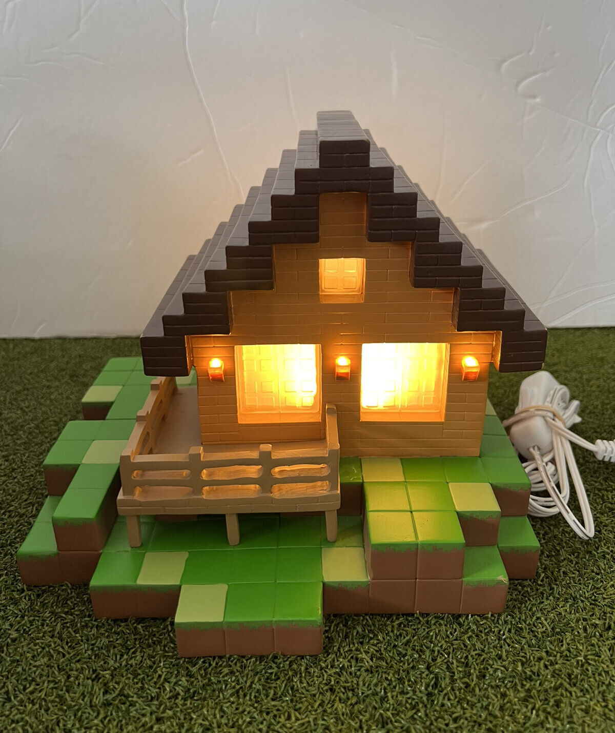Dept 56 Minecraft Building \'2019 House\' W/Adapter & USB Cord #6004992 Working