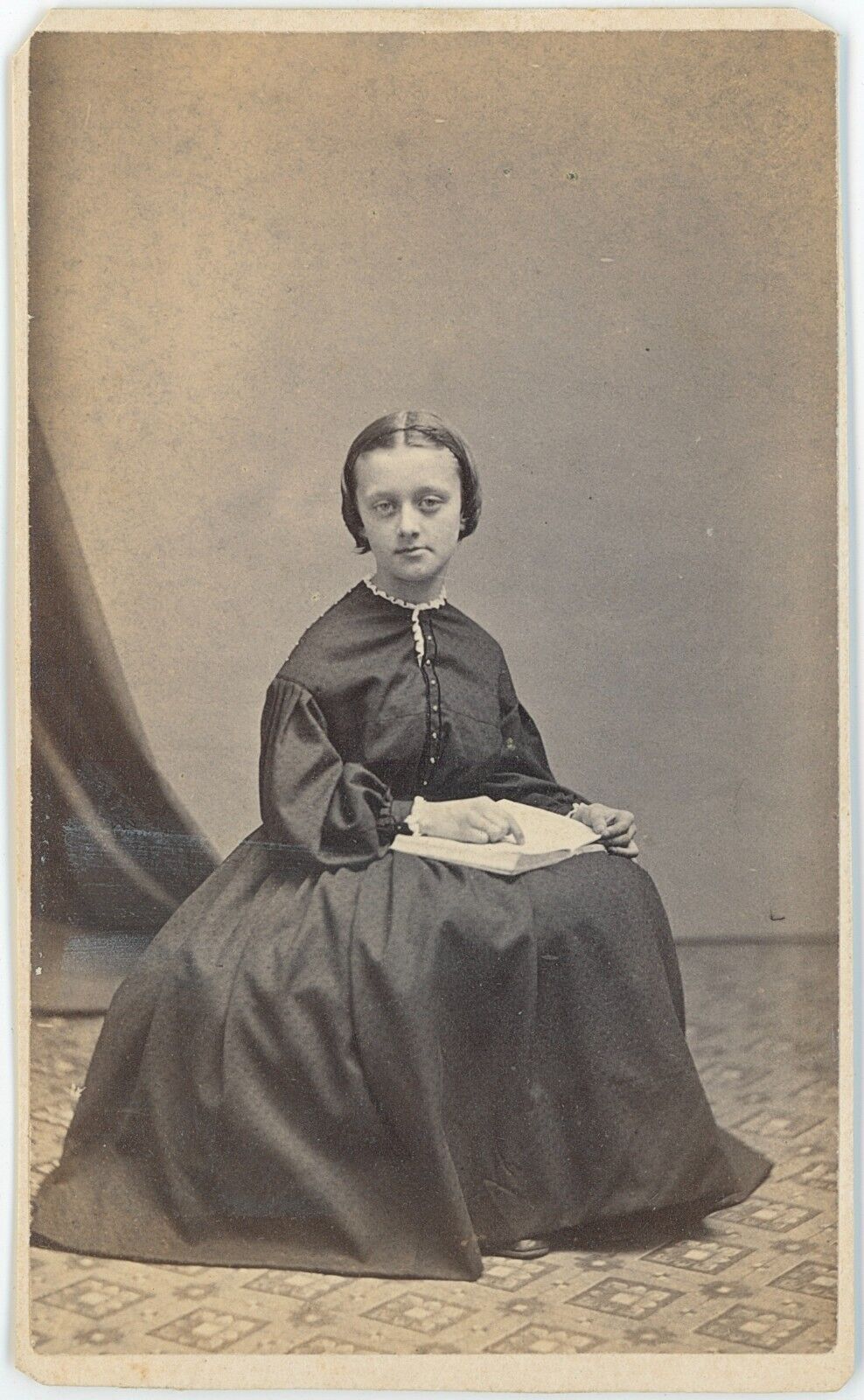 Young Girl Reading Book Bridgeport, Connecticut 1860s CDV Carte de Visite X892
