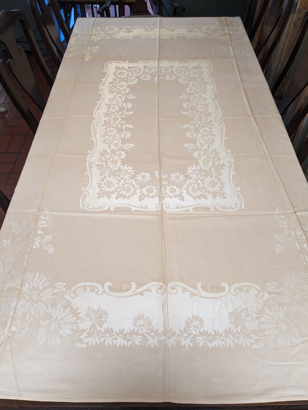 Elegant vintage Set of Tablecloth & 8 large napkins in soft pink Damask 84 x 66\