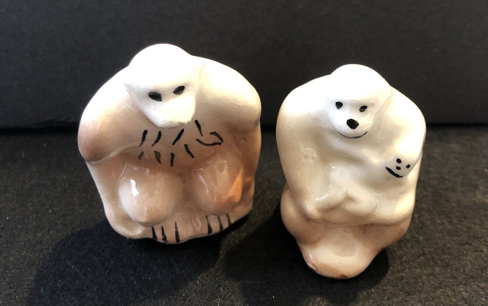 Adorable Vintage Monkey Gorilla w/ Baby Salt & Pepper Shakers Collectible