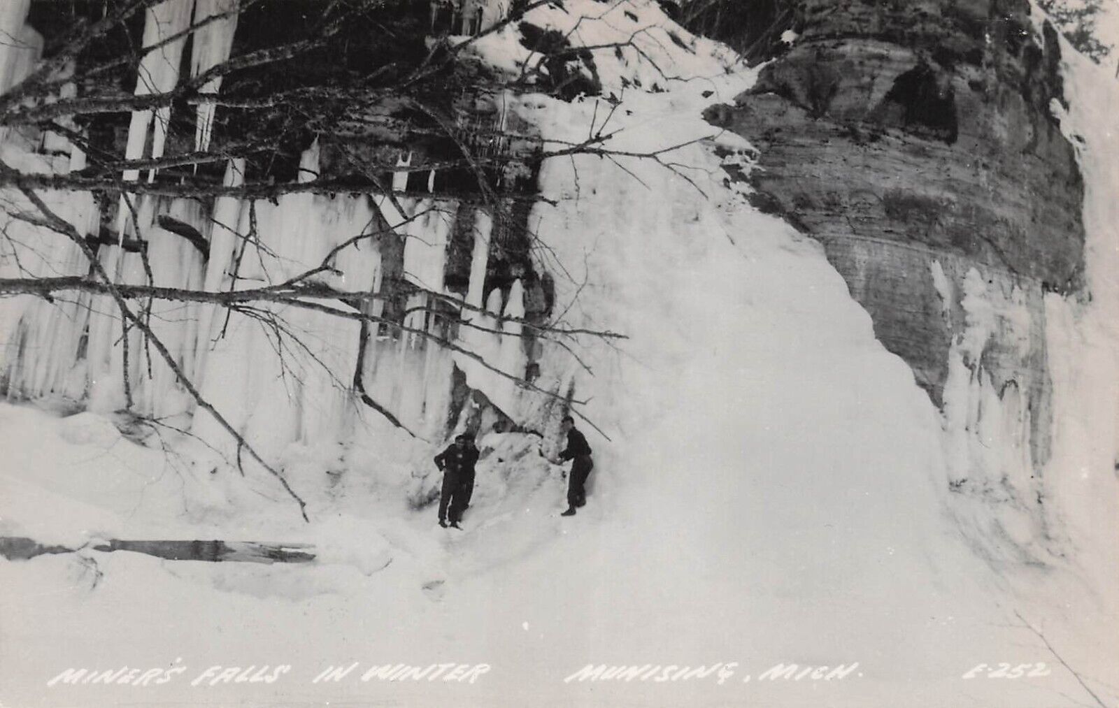 RPPC Munising MI Michigan Miners Falls Winter Snow Waterfall Photo Postcard E1