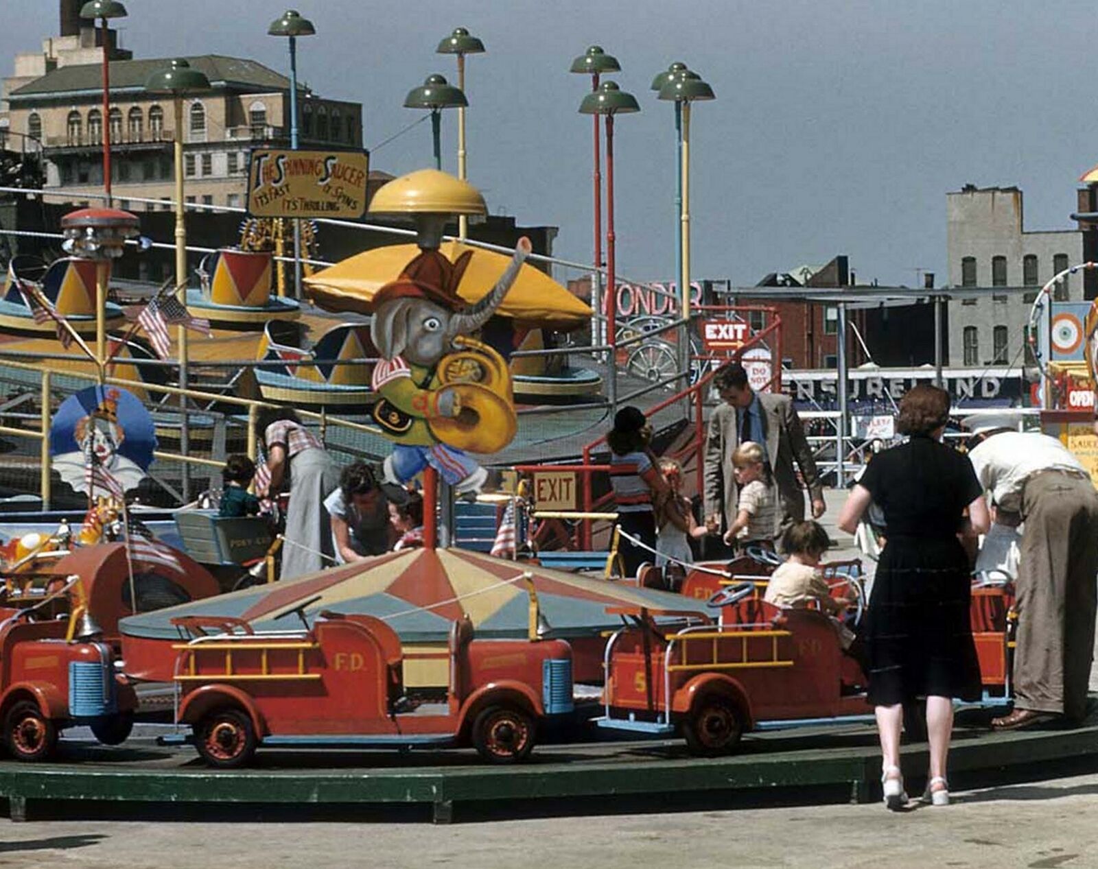1940s CONEY ISLAND NY  Amusement Park 8.5 X 11 PHOTO  (208-Q)