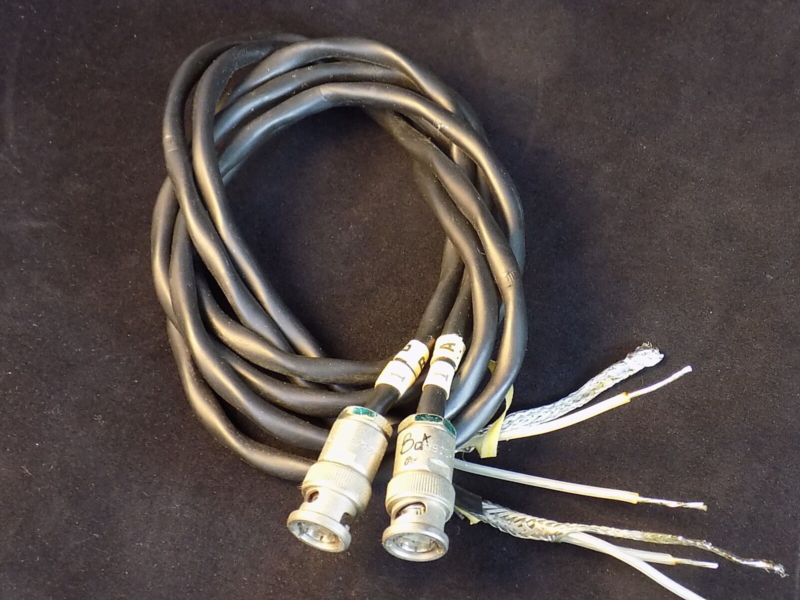 SET of 2 AMPHENOL 2 PIN TWIST LOCK CONNECTORS 31-224-1050 w/ 3 foot cords