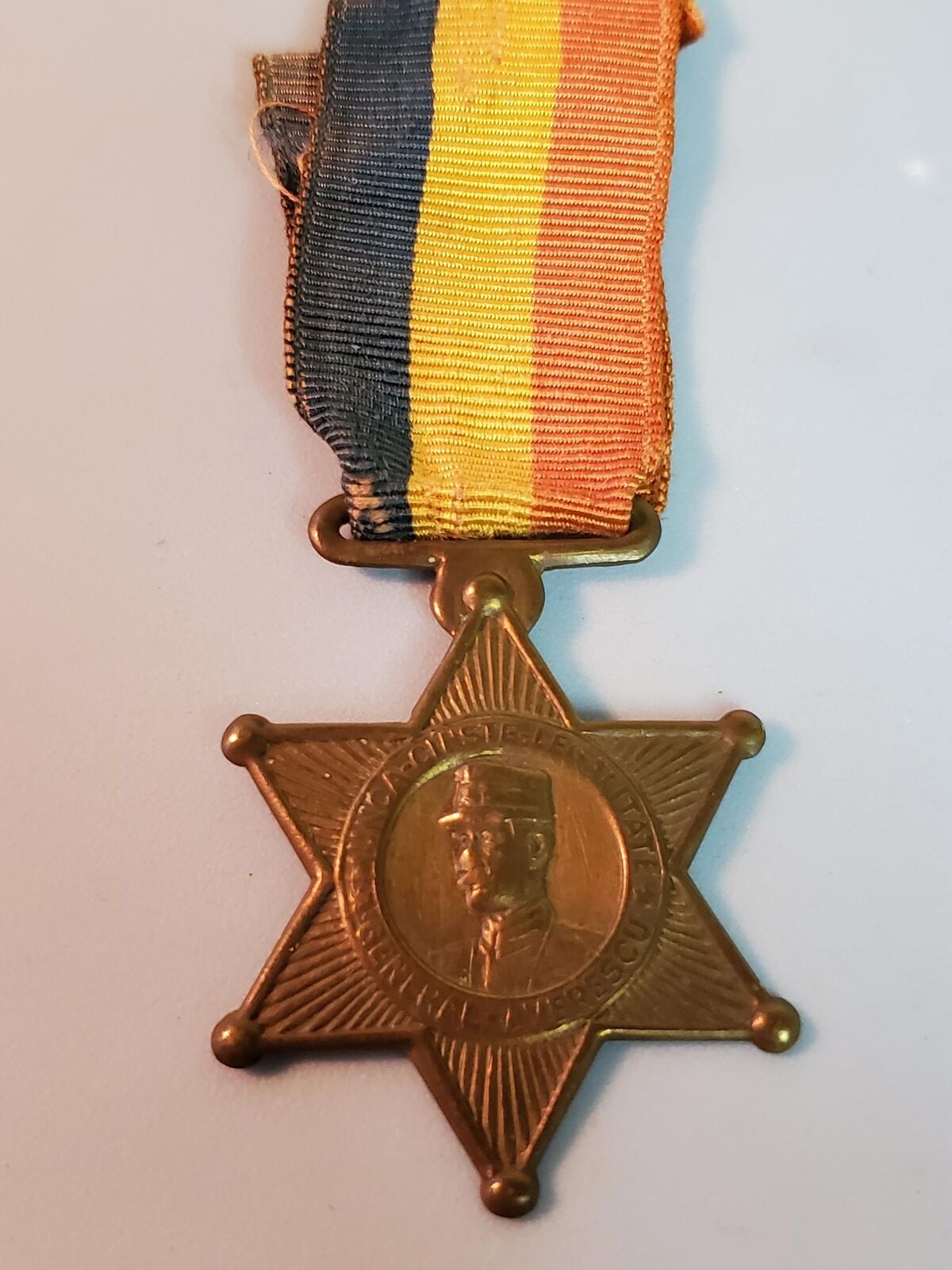 General Averescu logo of star peoples league in interwar Romania medal w/ribbon
