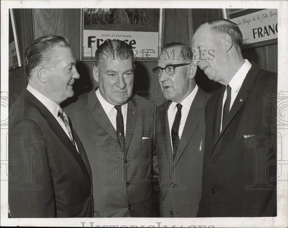 1964 Press Photo George Harbinger Meets with Capital Newspaper Executives
