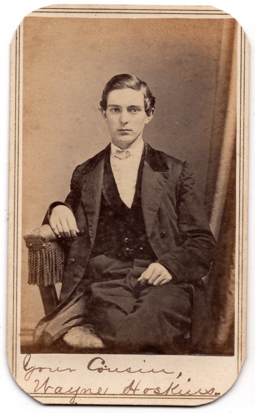 ANTIQUE CDV CIRCA 1860s DAVIS HANDSOME YOUNG MAN IN SUIT HARTFORD CONNETICUIT