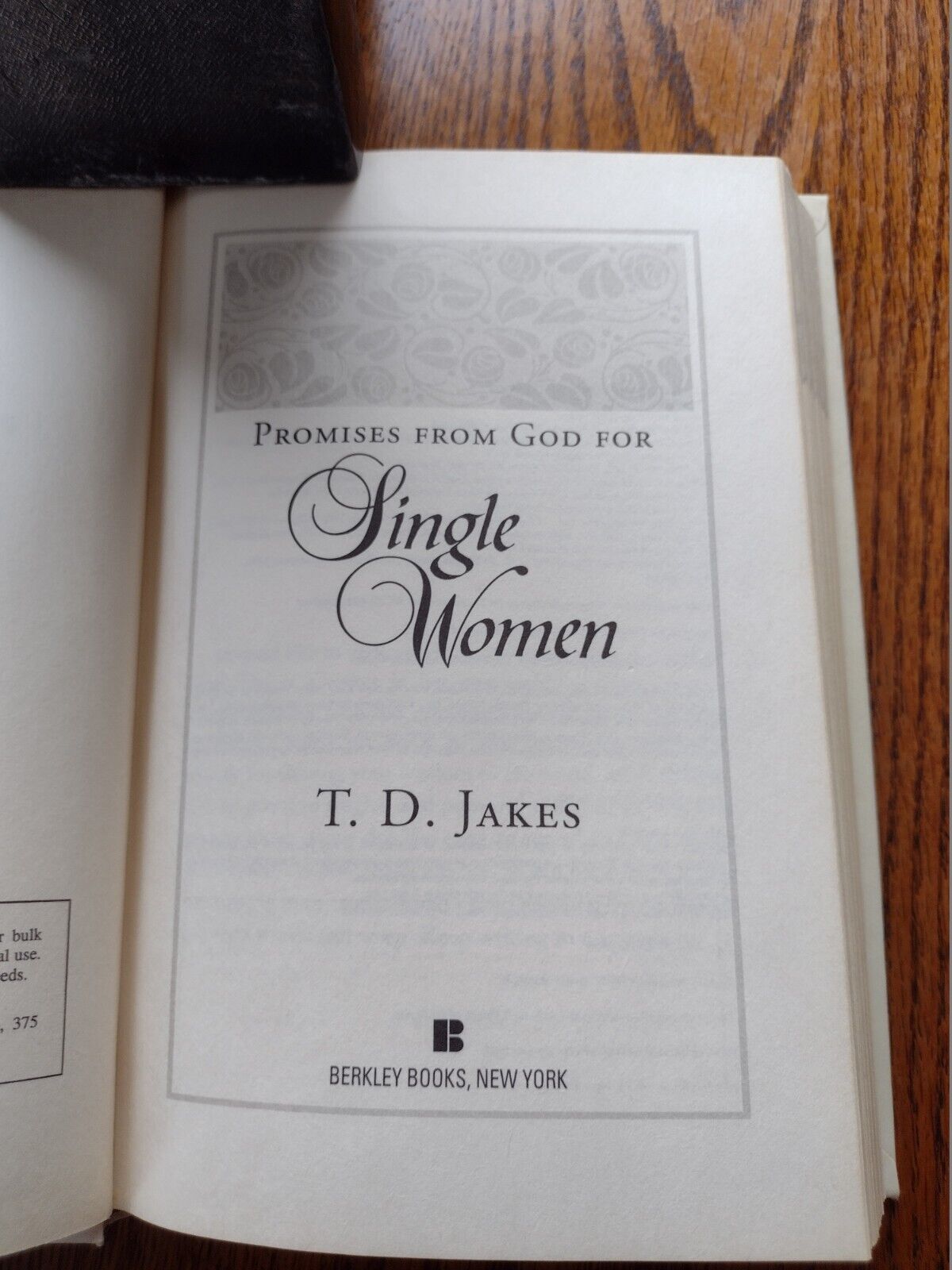 T . D . JAKES, PROMISES FROM GOD FOR SINGLE WOMEN, BOOK, USED.