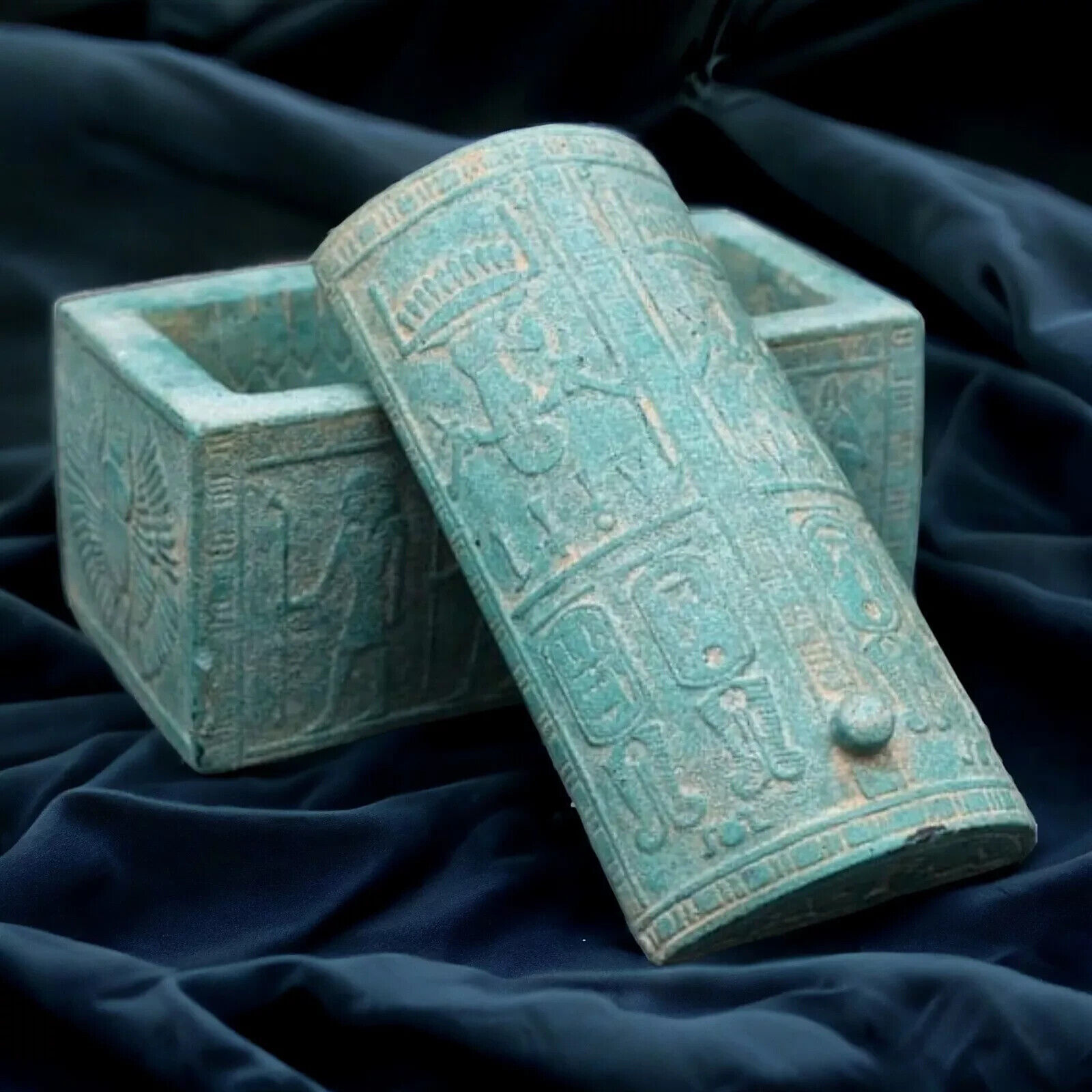Rare ancient egyptian antiques Jewelry Box of Kings and Queens of Pharaonic BC