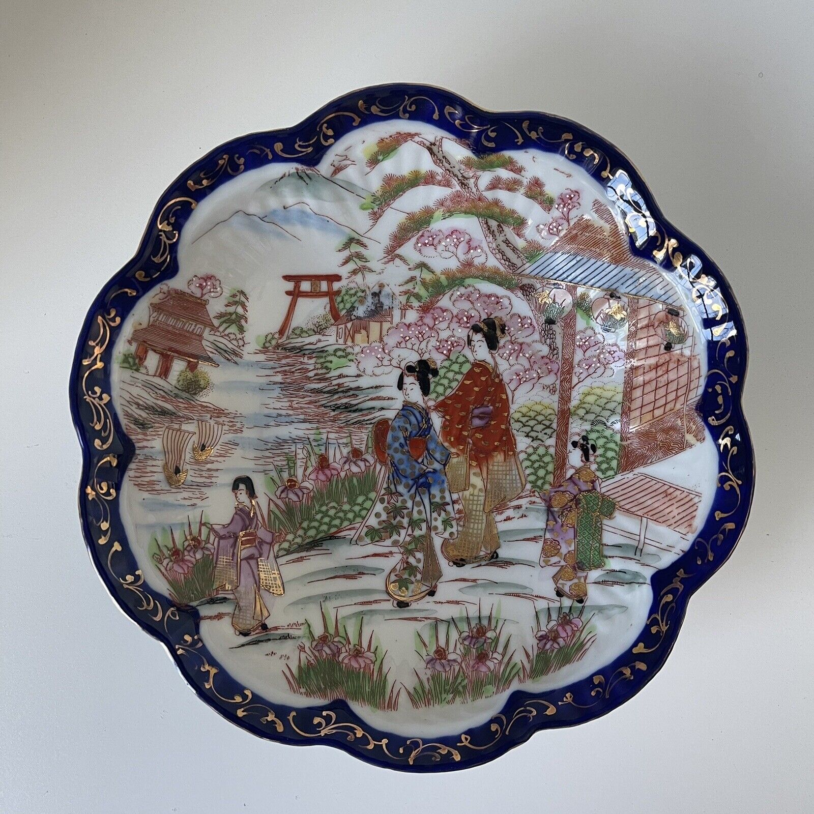 Vintage Asian Japanese Porcelain Bowl Cobalt Blue Scalloped Edge Gold Accents
