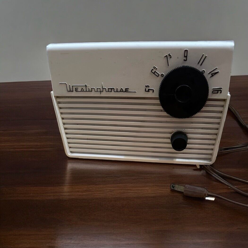 Vintage Westinghouse White Cream AM Radio Model H 648T4 Working