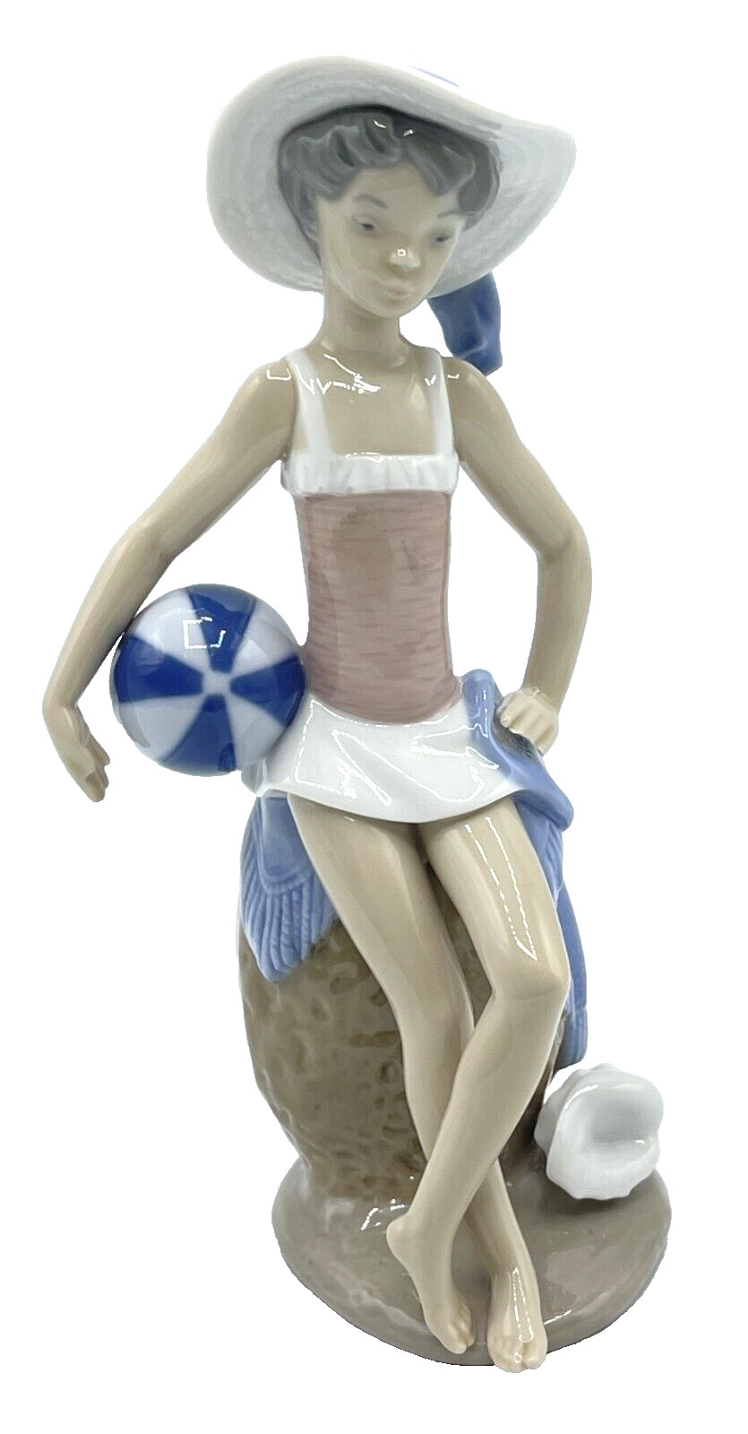 Lladro GIRL WITH BEACH BALL Figurine 5219 \