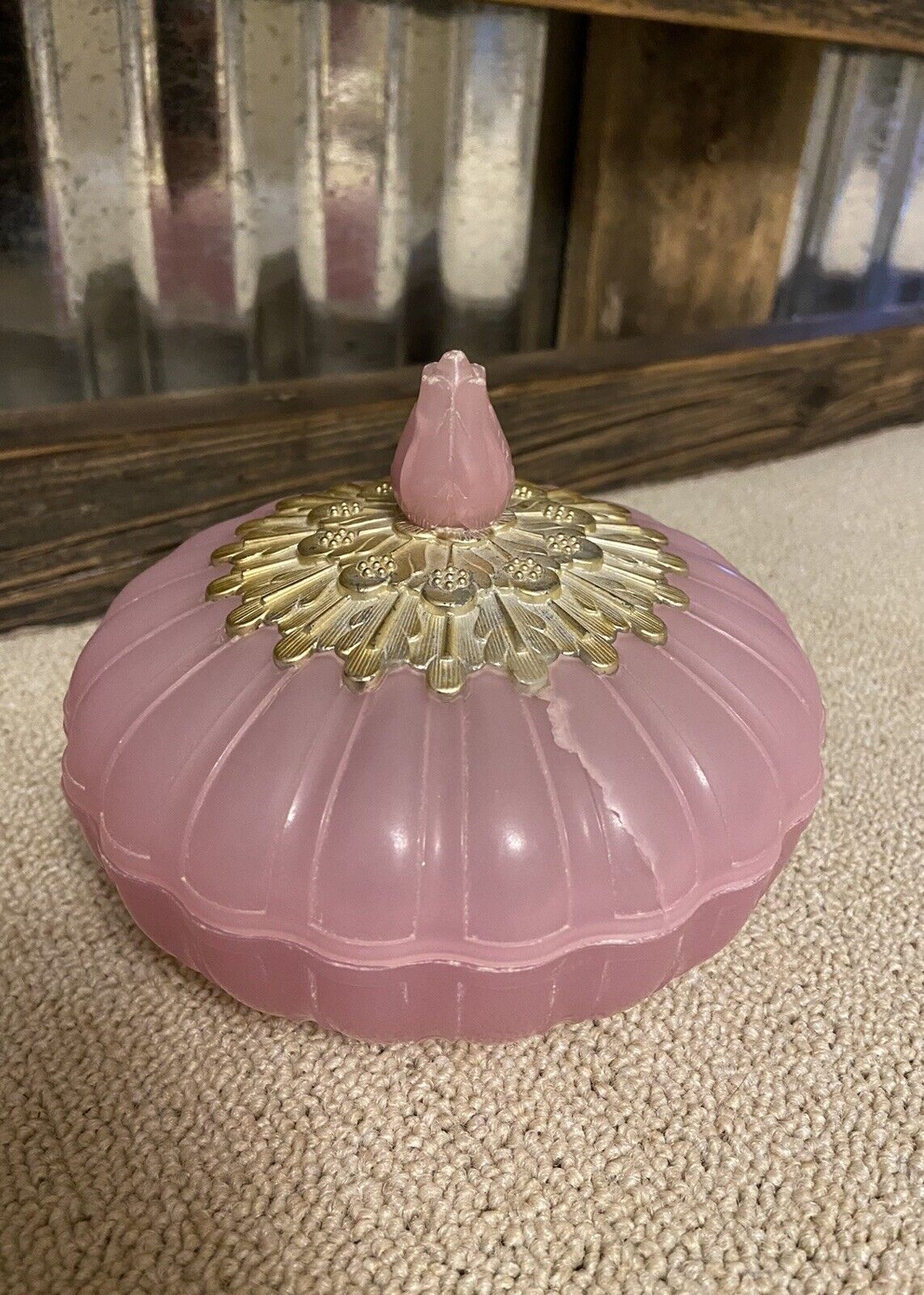 Vintage Avon Elusive Body Dust Powder Box Lidded Pink Plastic Scalloped Round