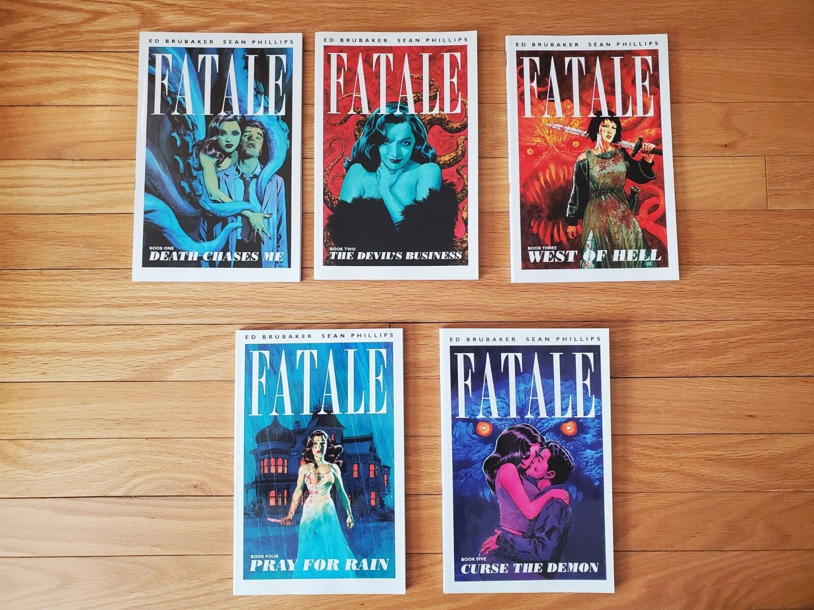 Fatale - Ed Brubaker and Sean Phillips - Complete 5 Volumes