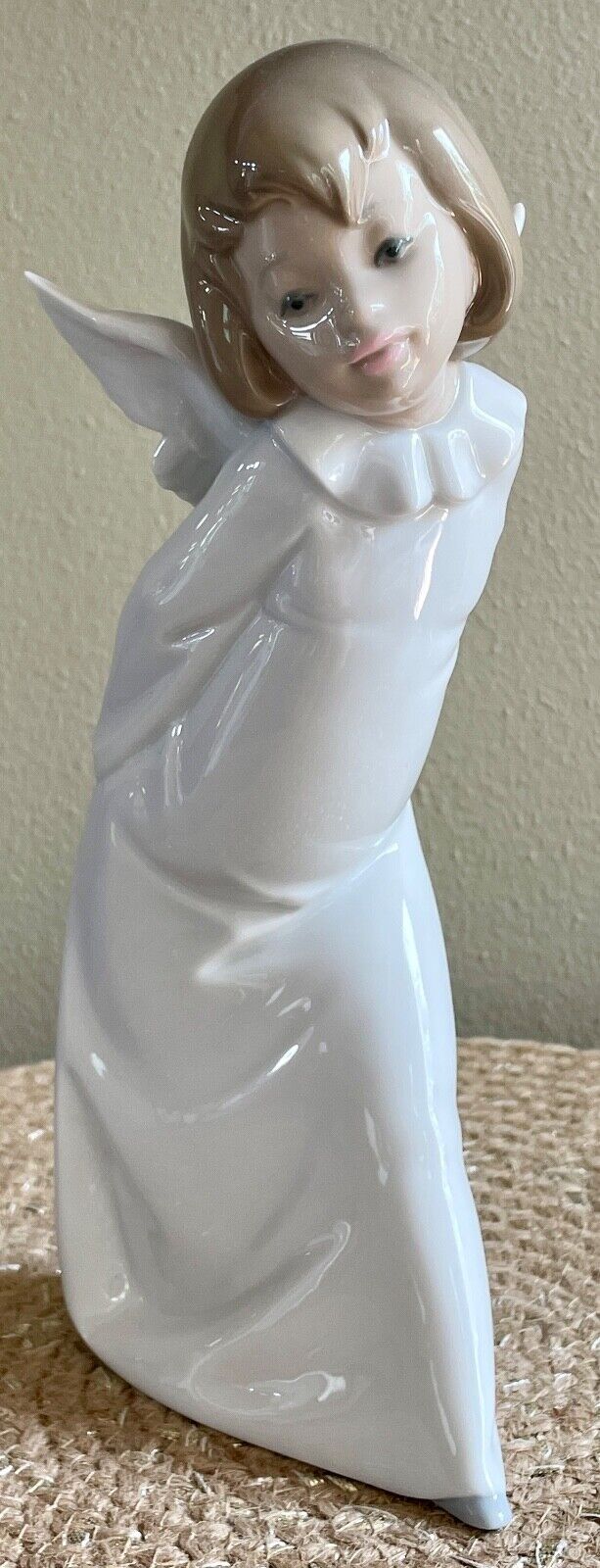 Lladro Curious Angel With Lantern Figurine #4960 Glazed Porcelain No Box Retired