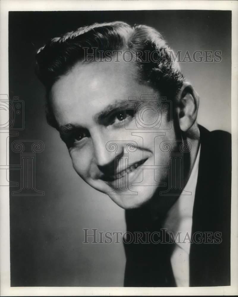 1944 Press Photo Actor Karl Swenson - hcx53036