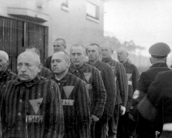 Jewish Prisoners in the concentration camp at Sachsenhausen WWII 8x10 Photo 481a