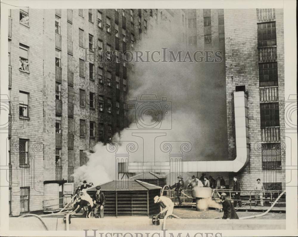 1942 Press Photo Netherland Plaza Hotel damaged in three-alarm fire, Ohio