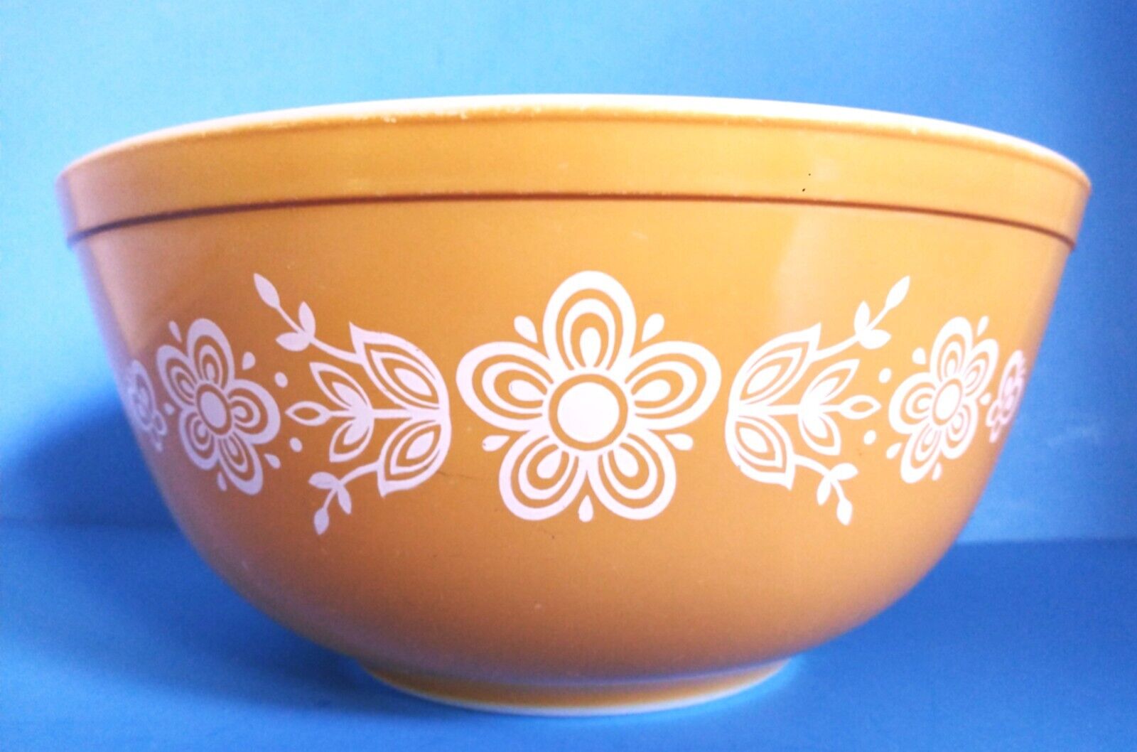 Vintage  Pyrex 403  Butterfly Gold  Floral Pattern  Mixing Bowl  2.5 Quarts