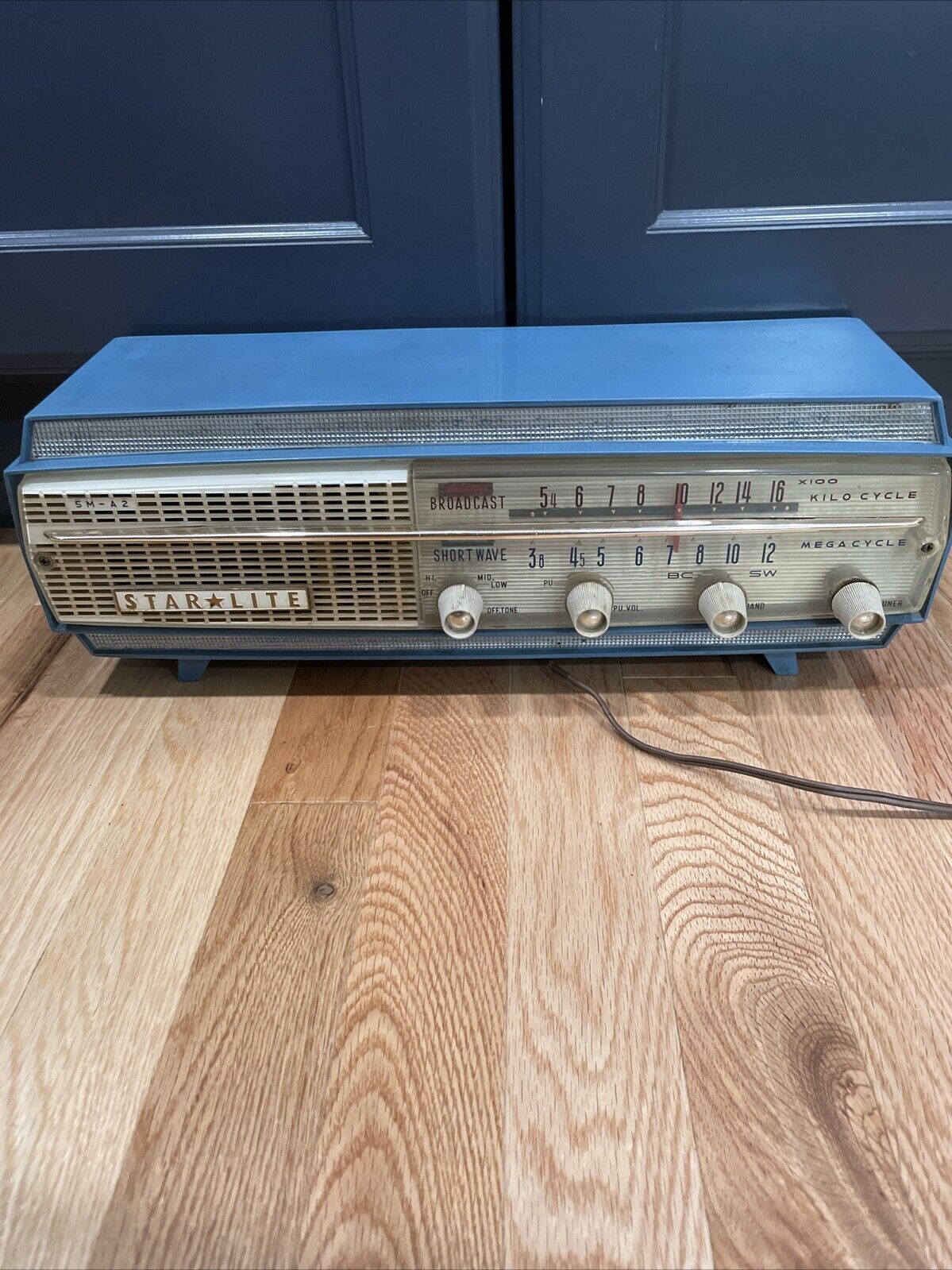 Vintage Star-Lite 5M-A2 Tube Radio Blue