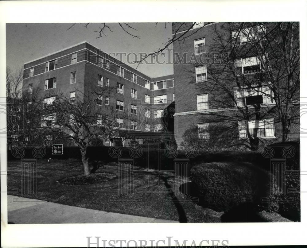 1991 Press Photo The Essex House, 19333 Van Aken Blvd - cva66444