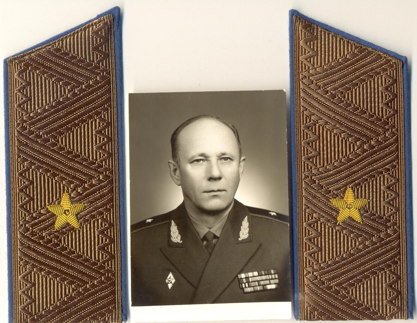 Soviet red Orders star Authentic  General Army Shoulder Boards and photo (1937)