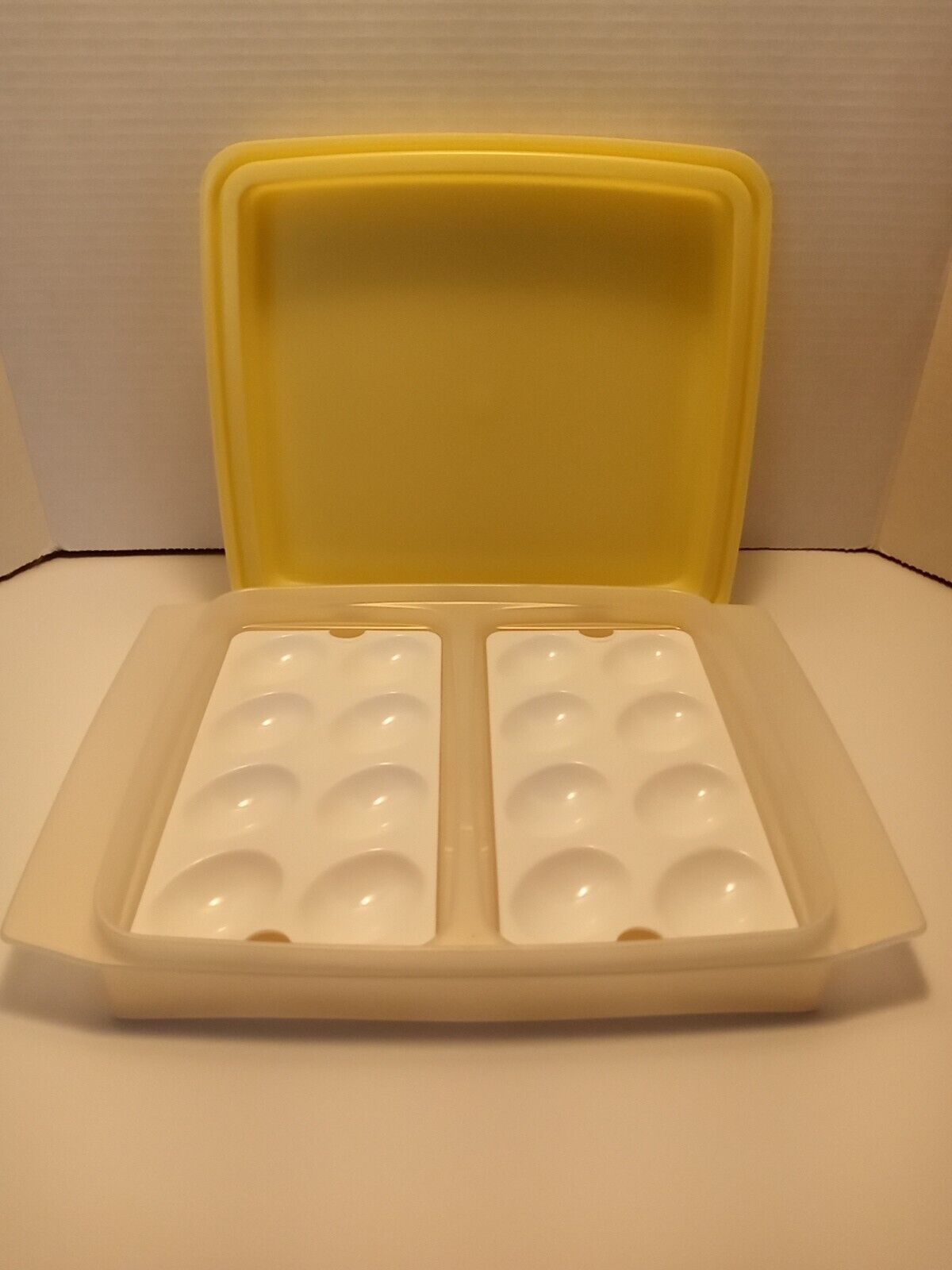 Vintage Tupperware Deviled Egg Keeper Carrier Yellow 4-Piece Set  Excellent Con