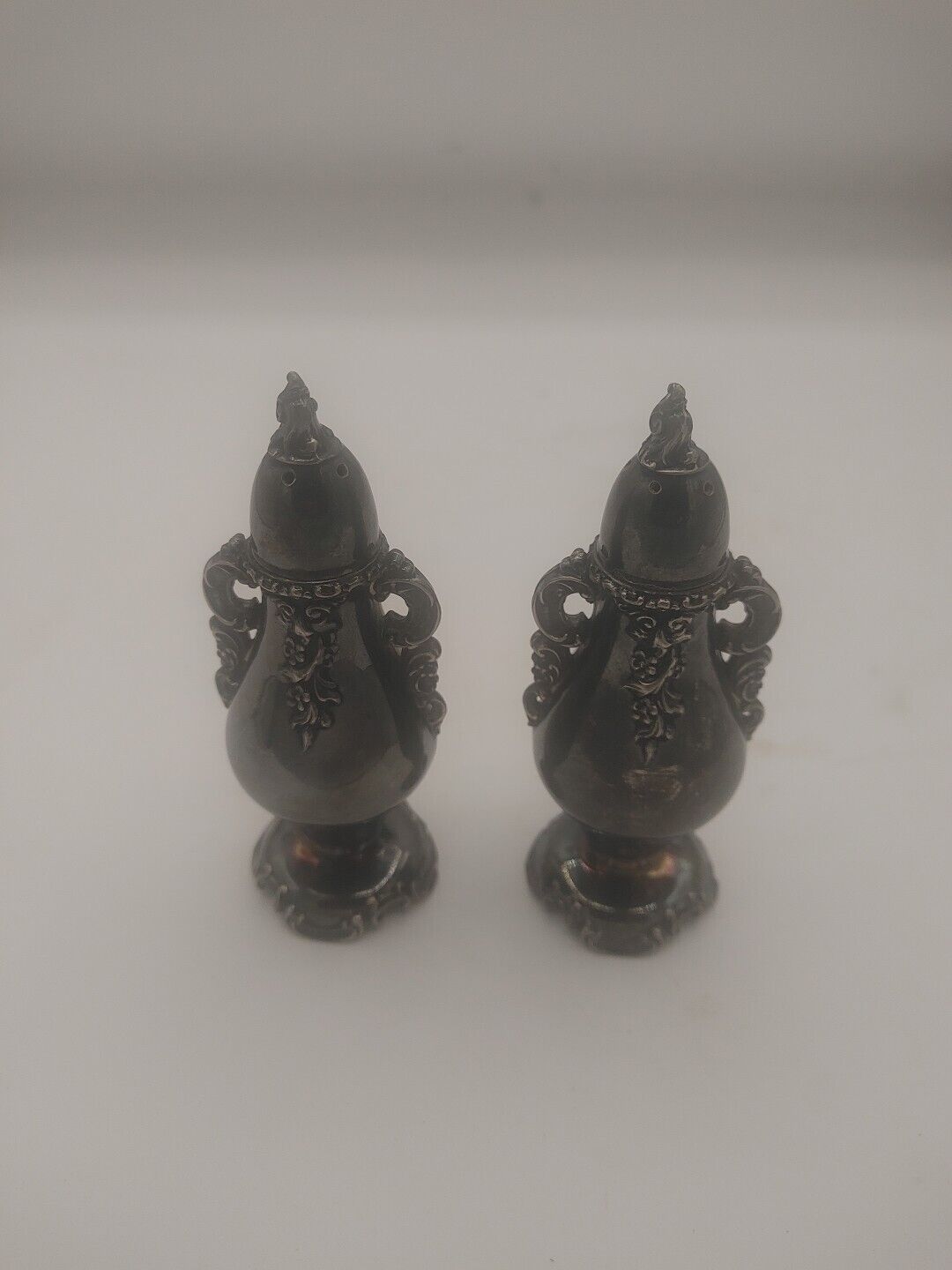Baroque by Wallace Silver, Ribbed Body Floral Scrool Salt & Pepper Shakers