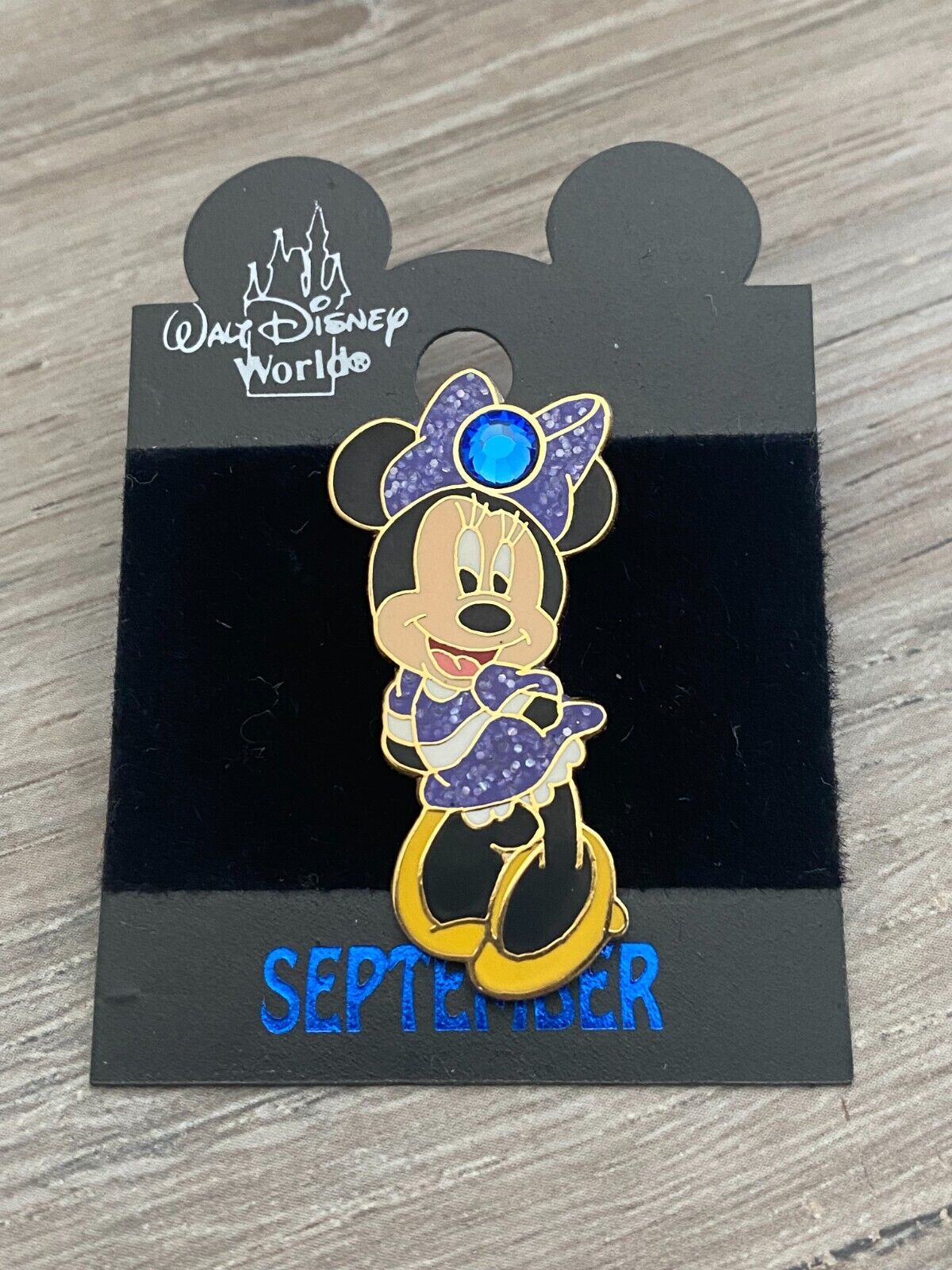 Disney 2002 Minnie Mouse SEPTEMBER Sapphire Birthstone Birthday Pin New on Card