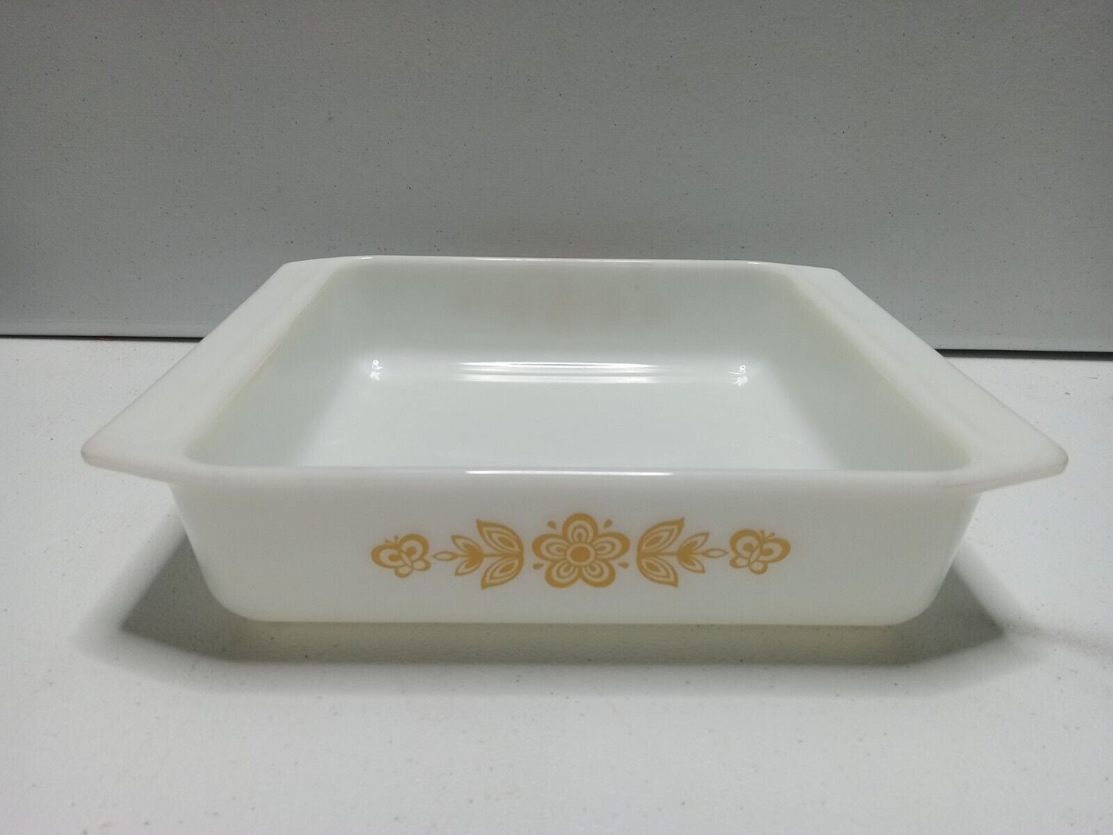 Vintage Pyrex #922 Gold Butterfly Square Baking Dish 8\