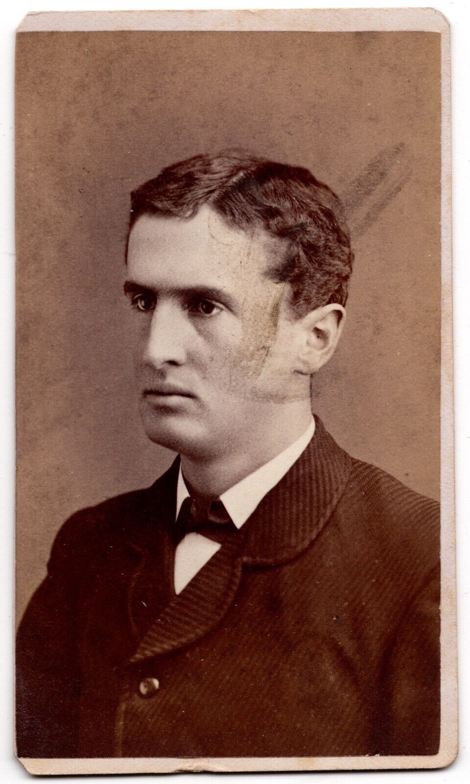 ANTIQUE CDV CIRCA 1880s C.W. TALLMAN HANDSOME YOUNG MAN IN SUIT BATAVIA NEW YORK