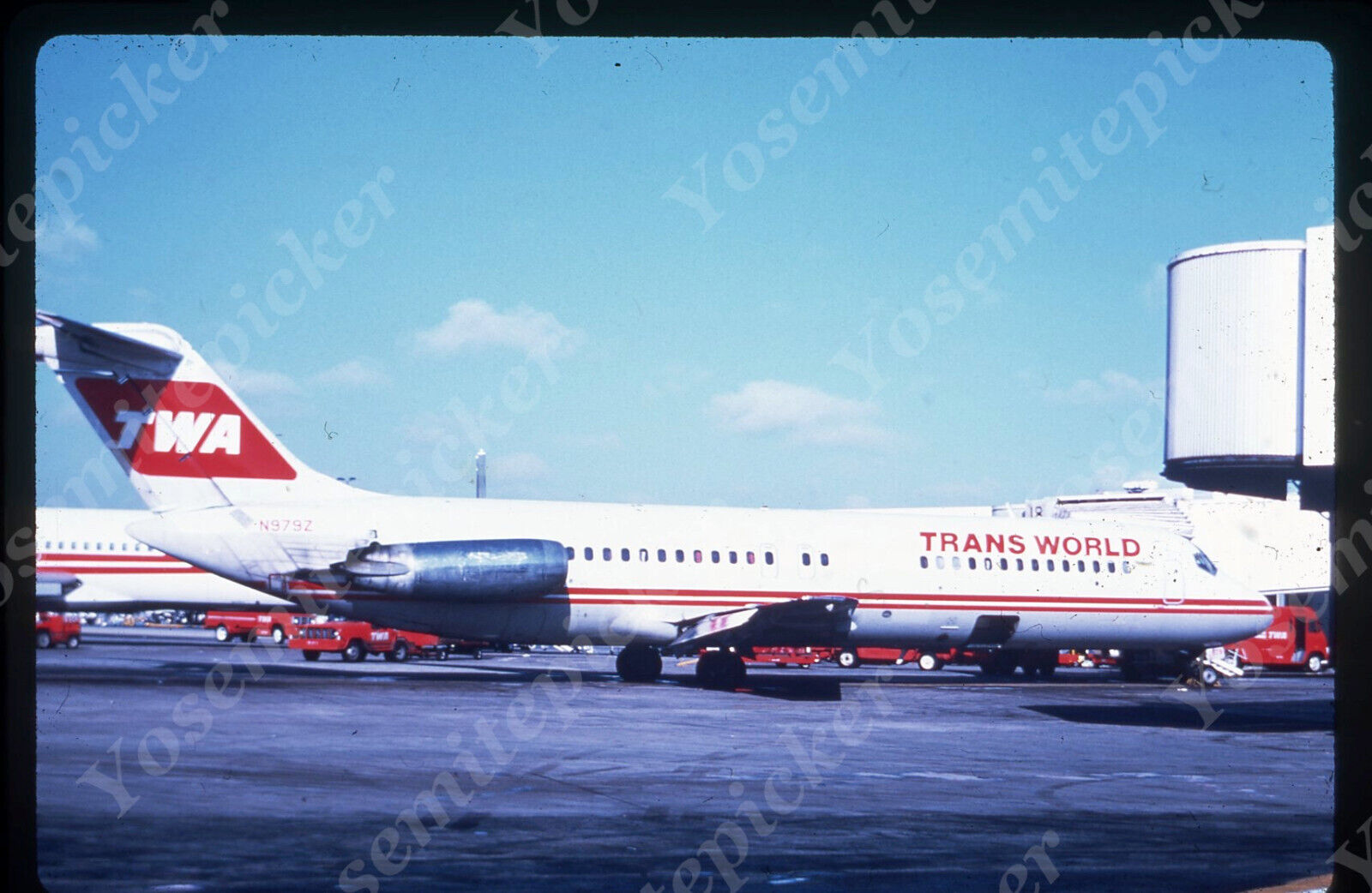 sl84 Original slide 1994  Airplane TWA  N9782 DC9 270a
