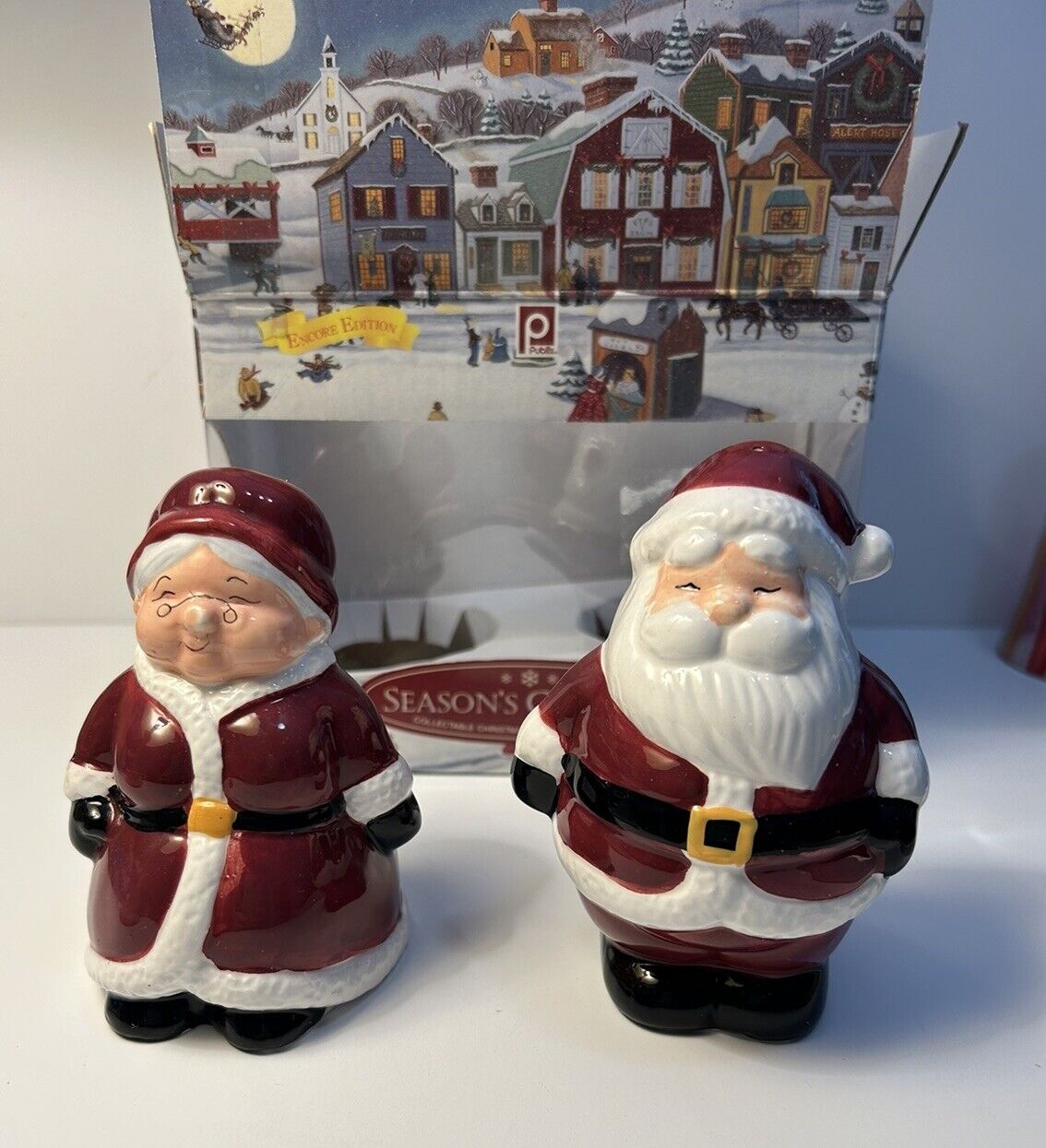 Santa Claus & Mrs Claus Salt & Pepper Shakers  Publix NWOT Collection Vtg Red