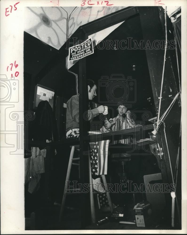 1970 Press Photo Actors Greg Burk and Terry Kester at Windmill Dinner Theatre
