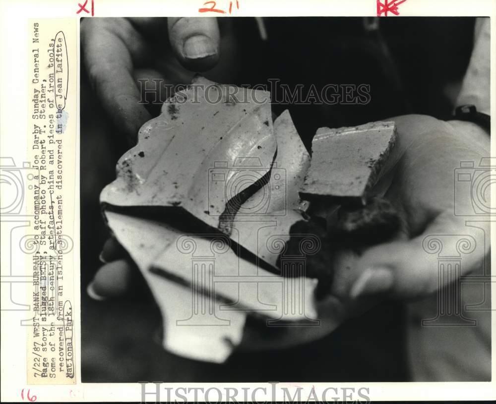 1987 Press Photo Some of the 18th century artifacts dug in Jean Lafitte Park