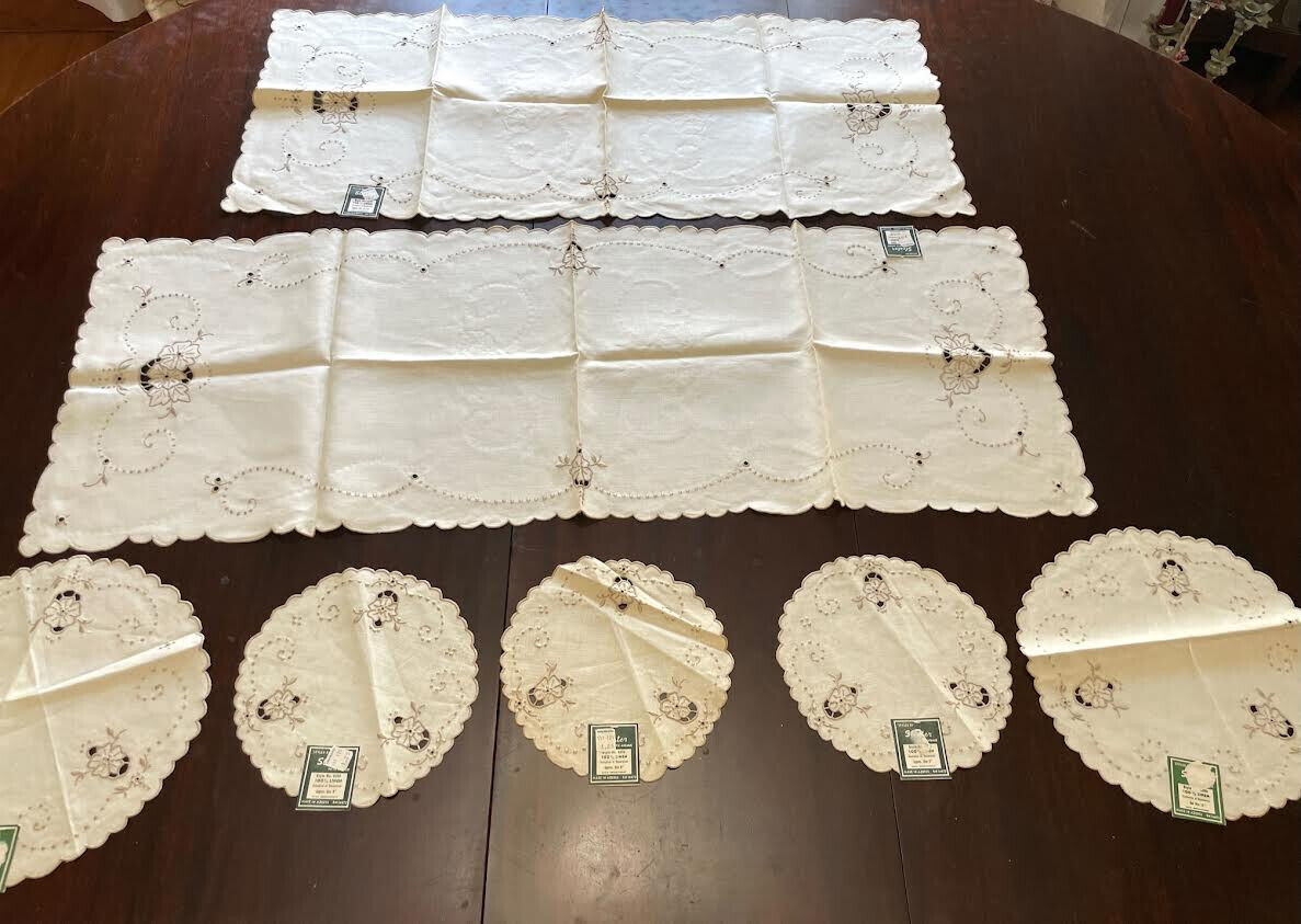 Vintage Linen Hand Embroidered 2 Table Runners And 5 Doilies Matching Portugal