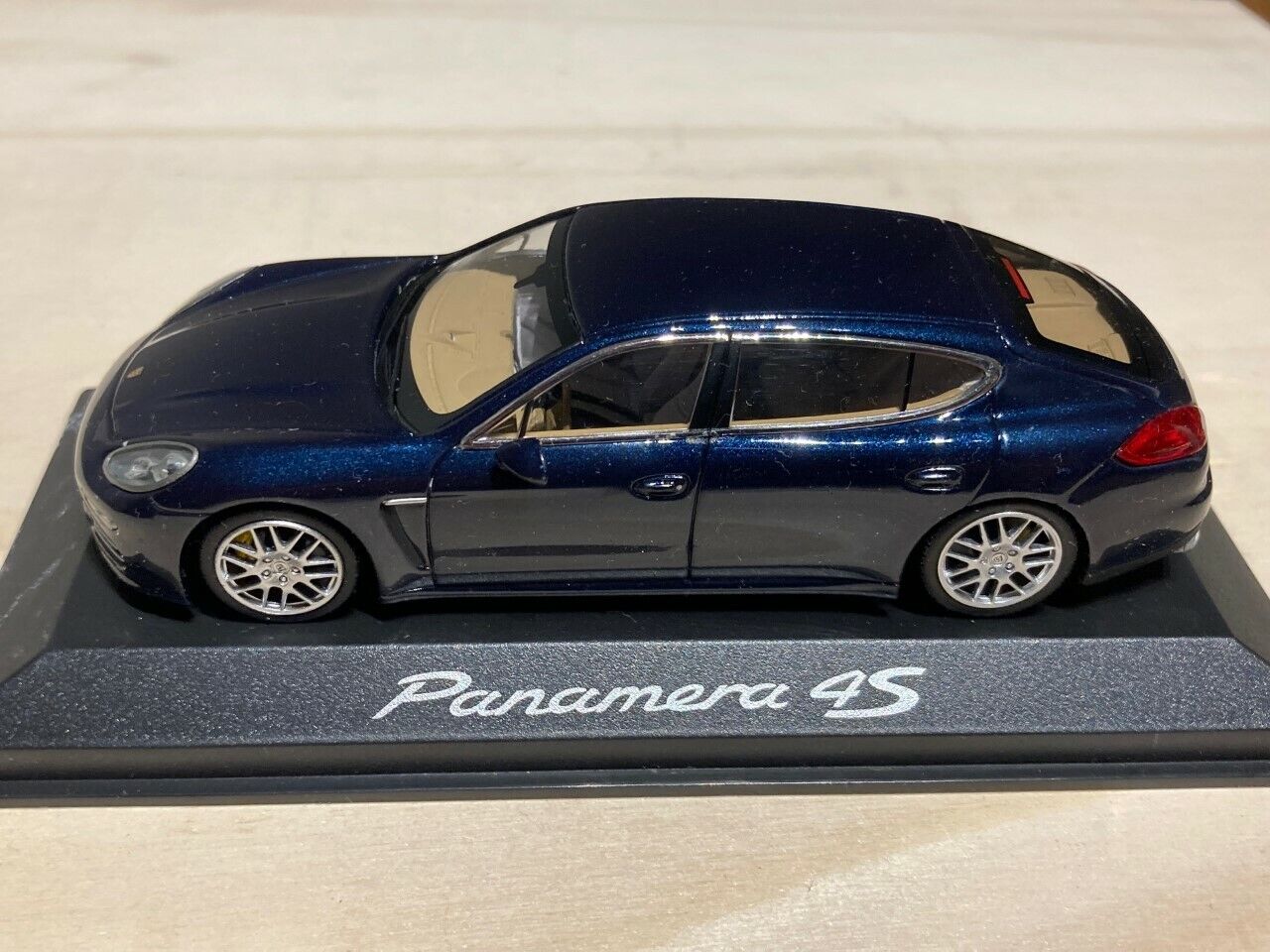 Porsche Dealership Boutique Display 1/43 Minichamp Panamera 4S case no box