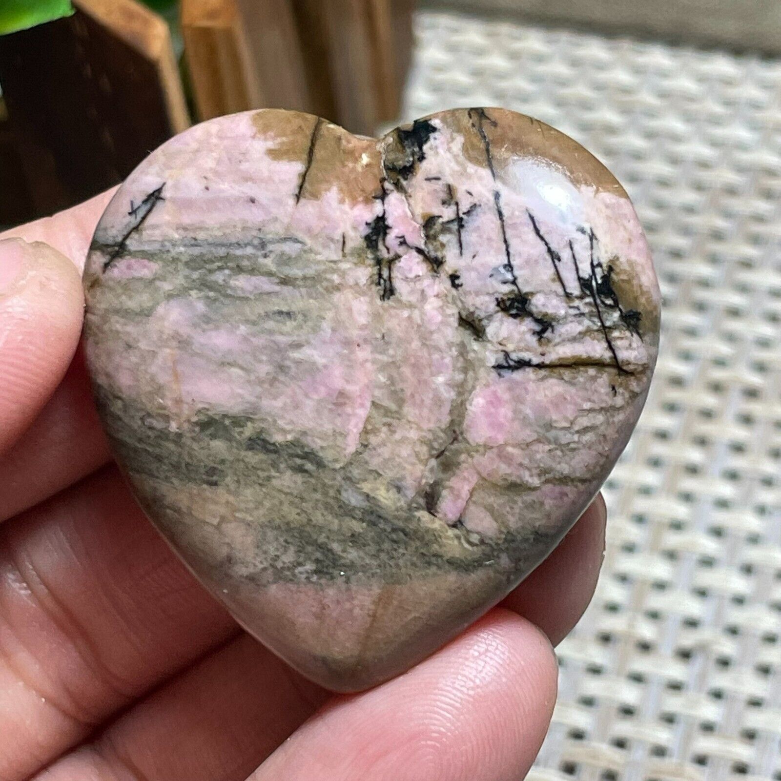Natural Rhodonite jasper Quartz hand Carved heart crystal Reiki healing 36g A234