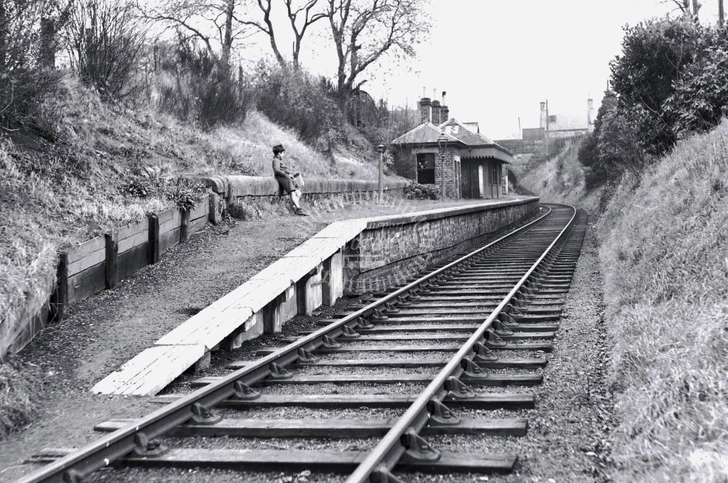 PHOTO BR British Railways Station View  at Broomieknowe in 1953 - 12/11/1953