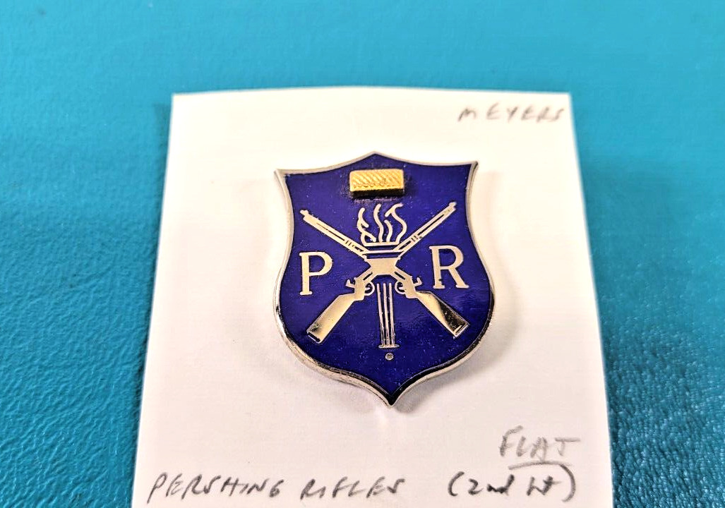 Fine Vintage Pershing Rifles 1st Lt Lieutenant ROTC Insignia Pin Medal Badge