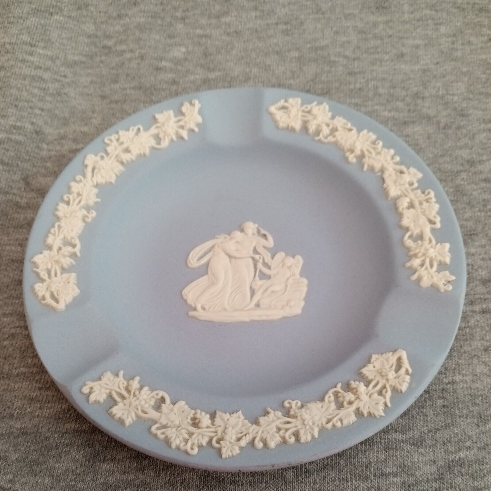 1960s--VINTAGE WEDGWOOD ASH TRAY--MADE IN ENGLAND--NEVER USED--DISPLAY 