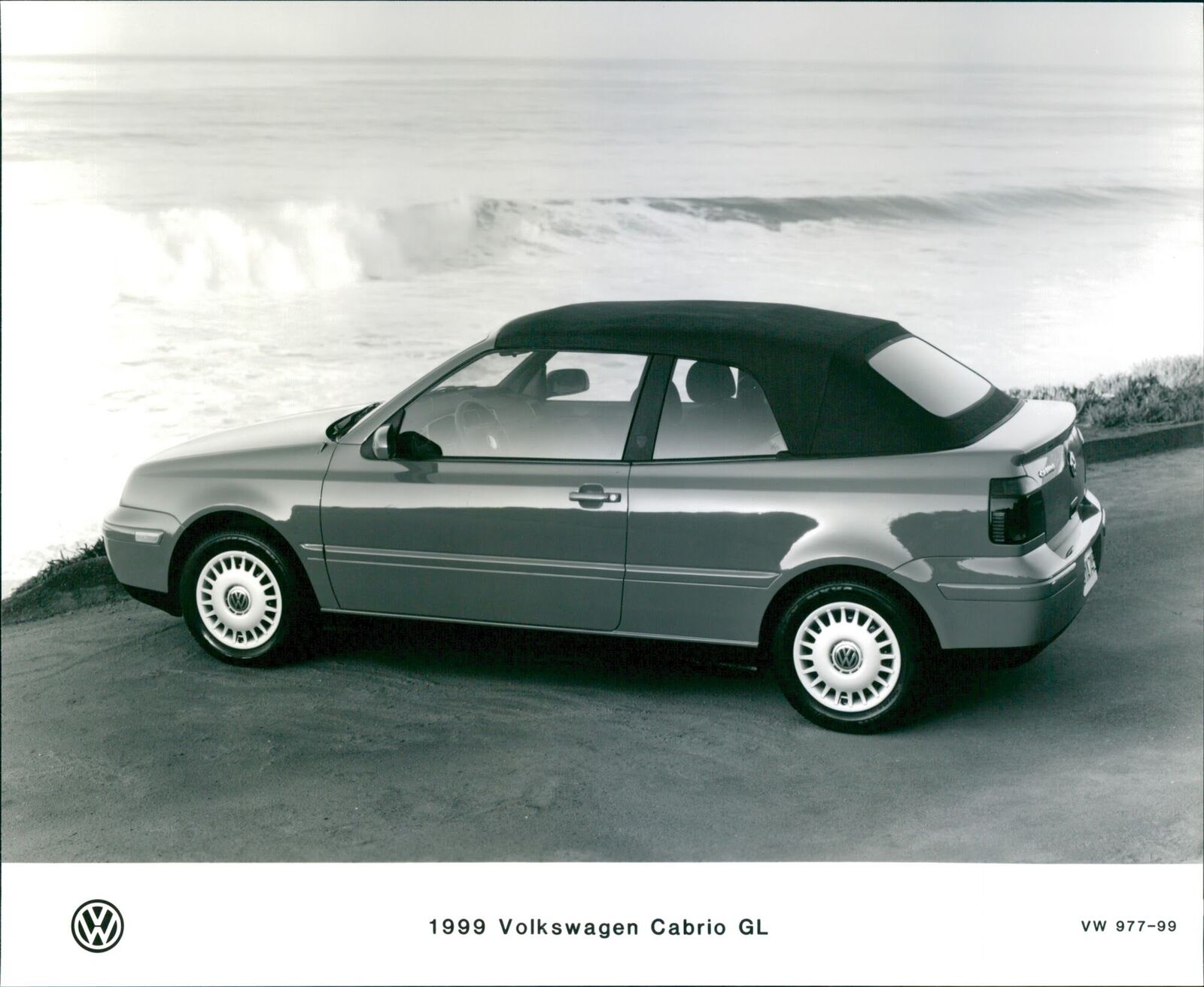 1999 Volkswagen Cabrio GL - Vintage Photograph 3384620