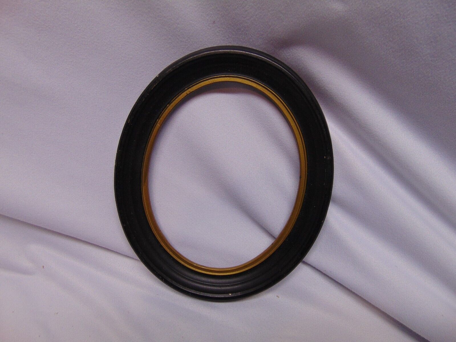 Antique wooden oval Shaped picture Frame black & gold color 8 3/4\