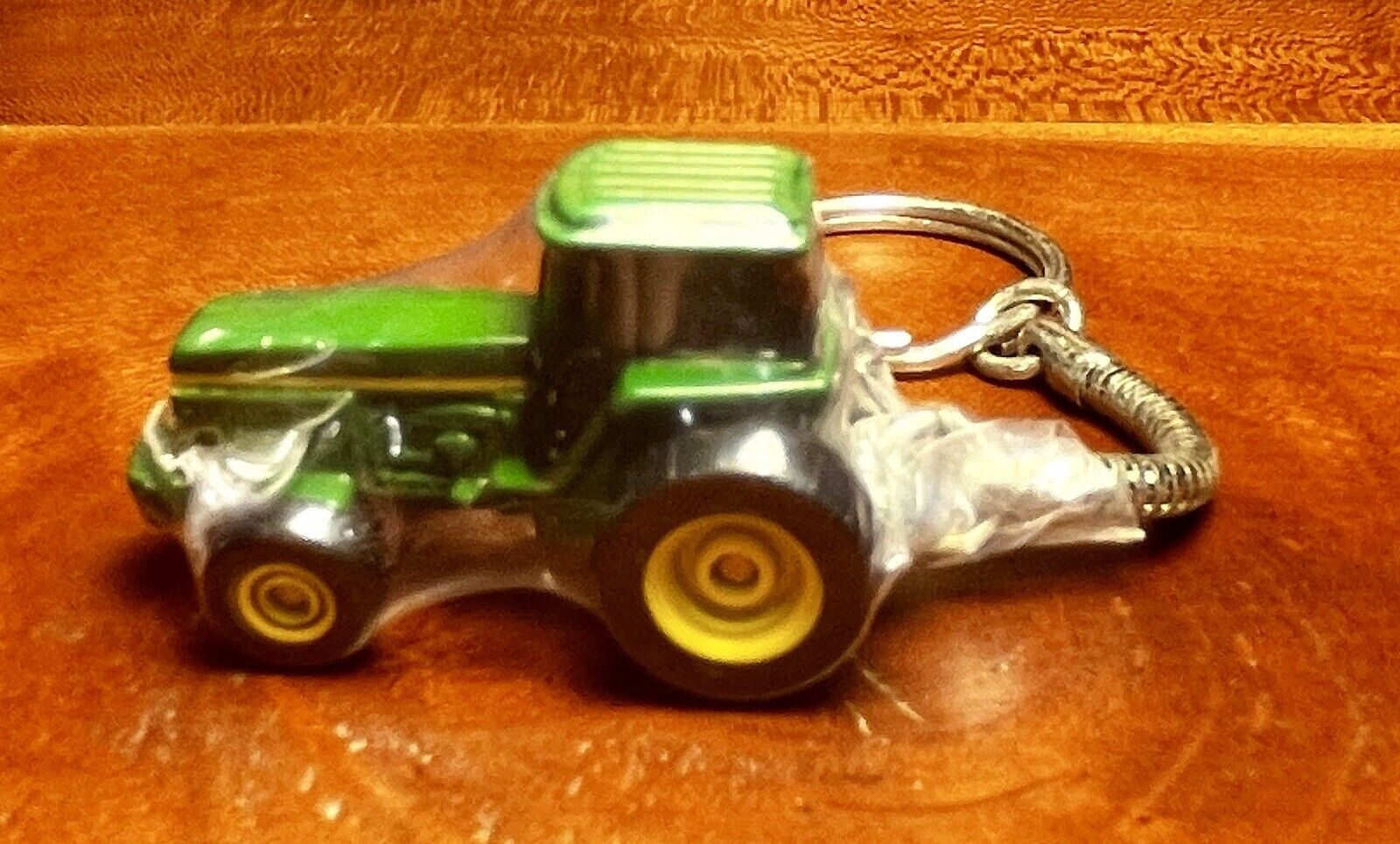 ERTL Die Cast Green John Deere Tractor Key Ring Still In Plastic