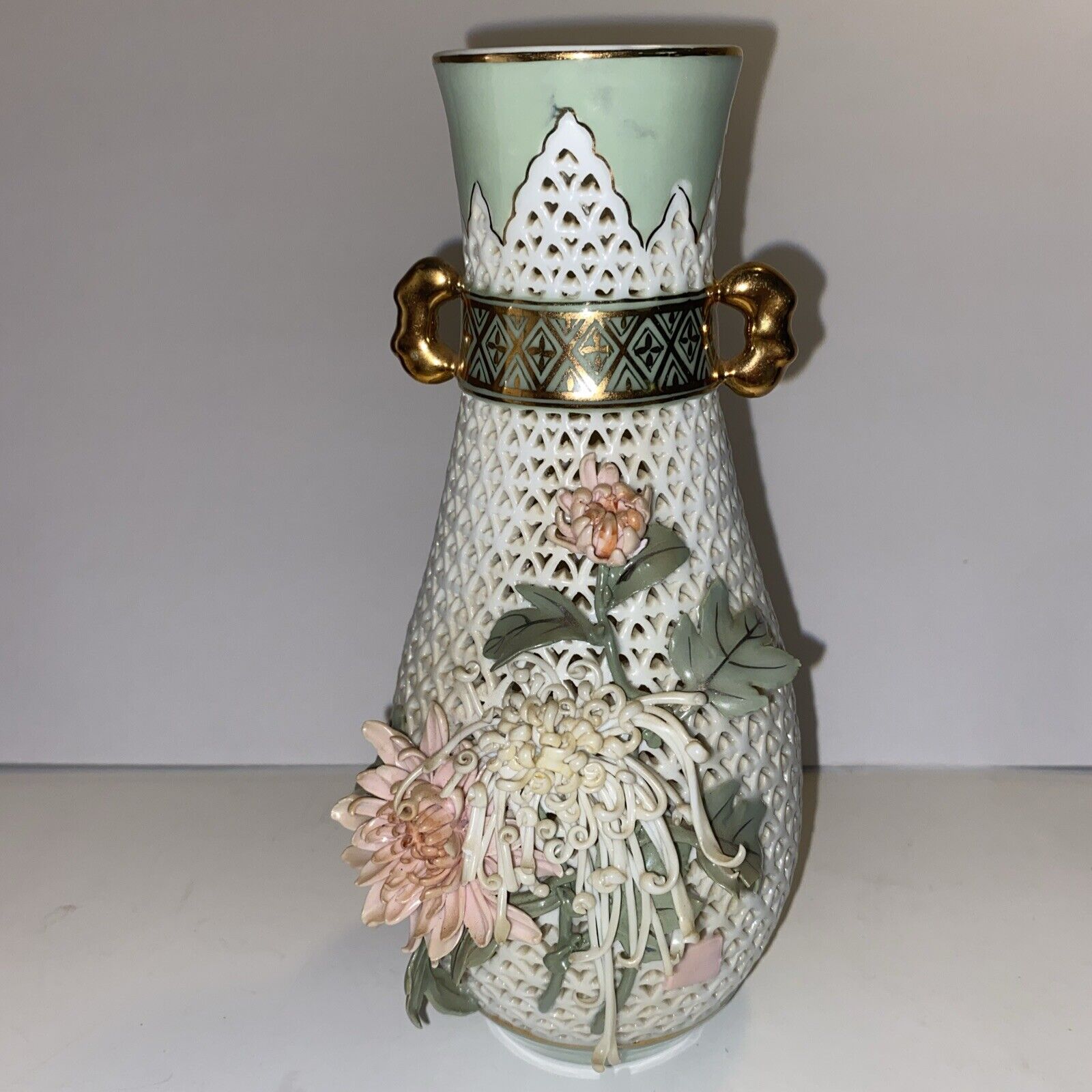 Antique Vintage Victorian Porcelain Pierced Vase Gold Handles 8.5” Excellent EUC