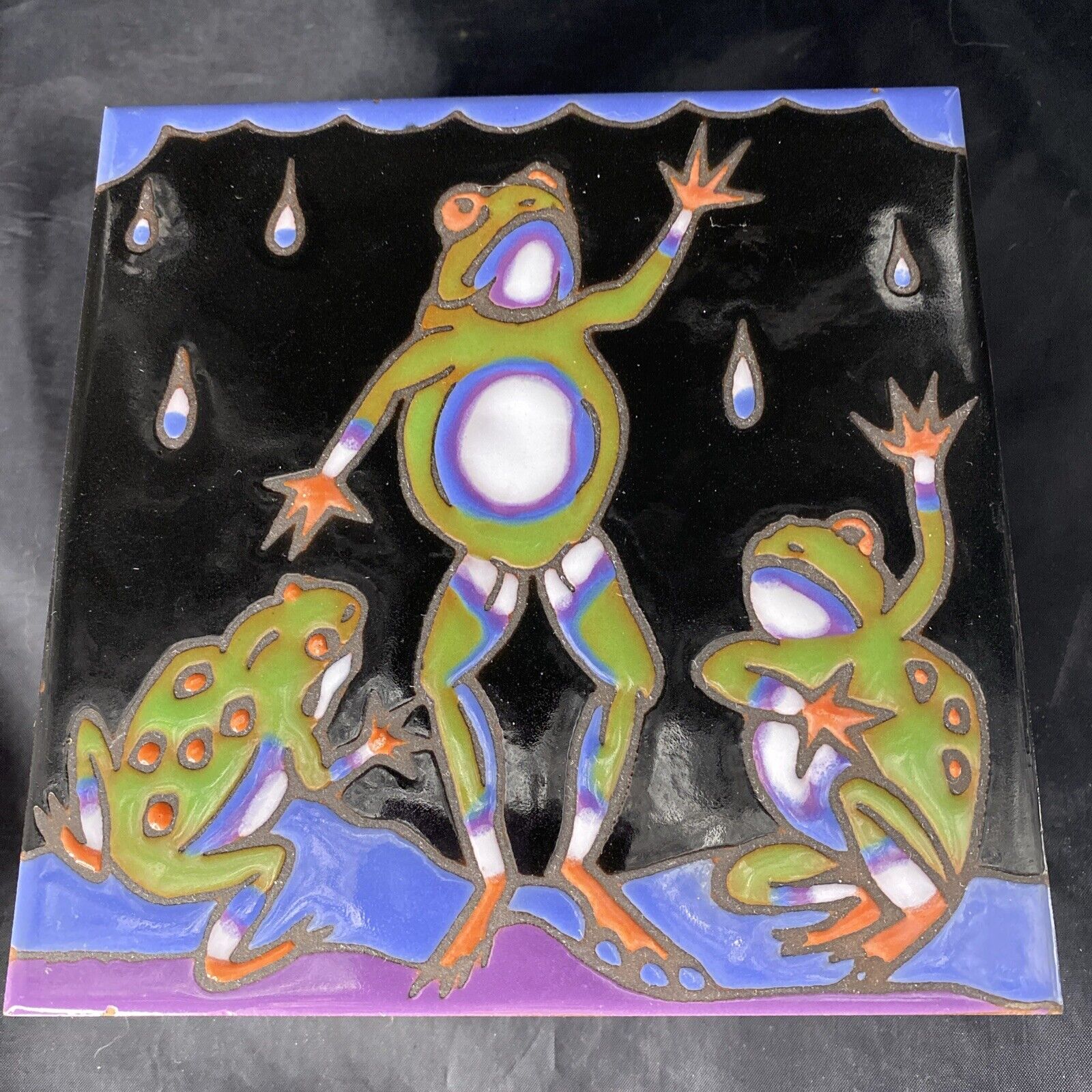 Vintage Hand Painted Ceramic Tile Frogs In The Rain Trivet Wall Hanger USA