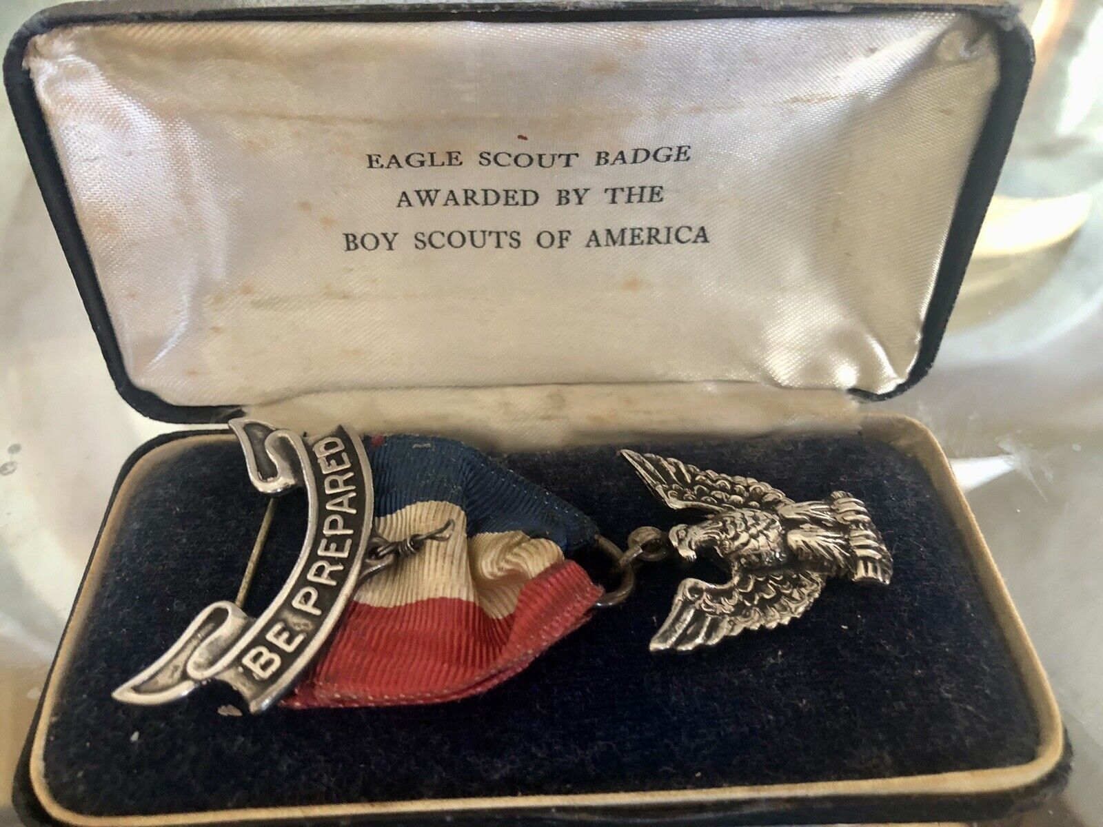BOY SCOUTS OF AMERICA-VINTAGE EAGLE SCOUT BADGE IN ORIGINAL CASE