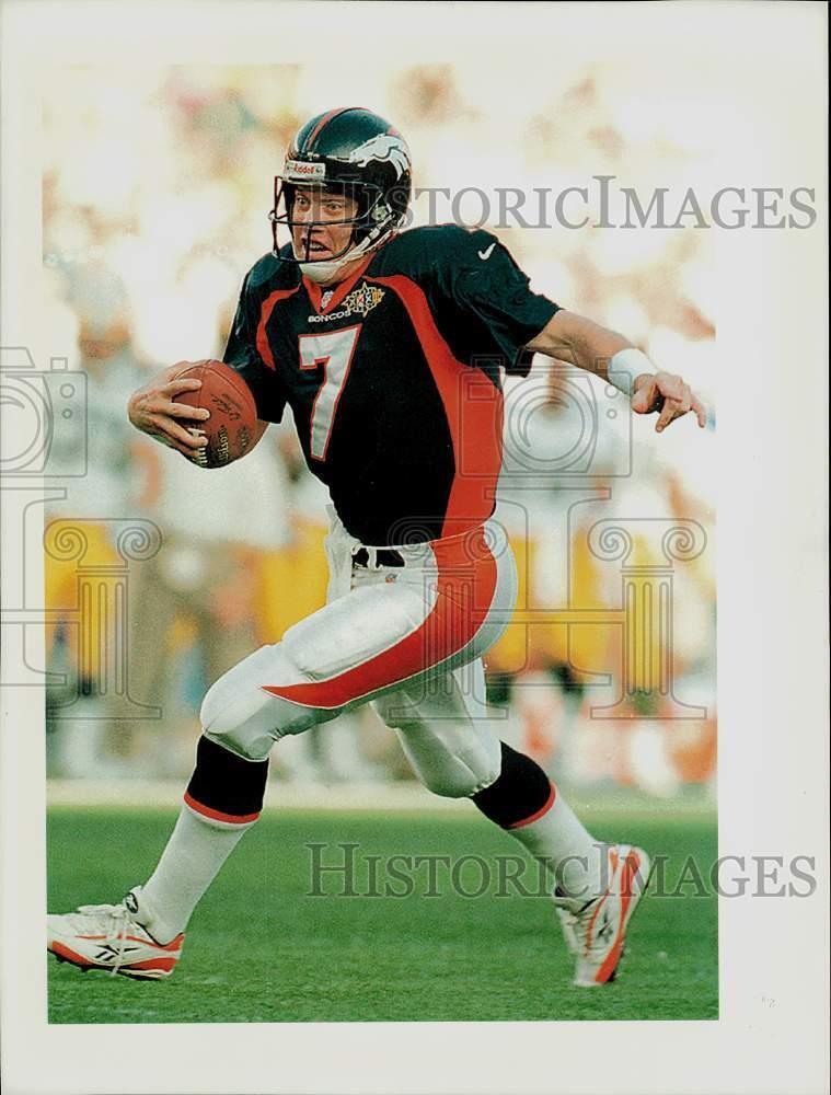 1998 Press Photo Denver Football Quarterback Steve Elway - afa06137