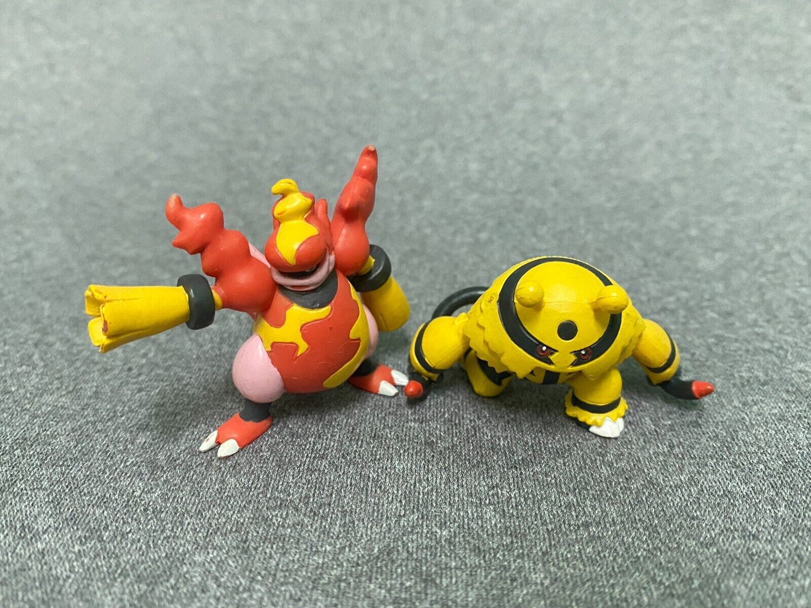 Electivire Magmortar Pokemon Nintendo Bandai Clipping Collection Figure Toy.