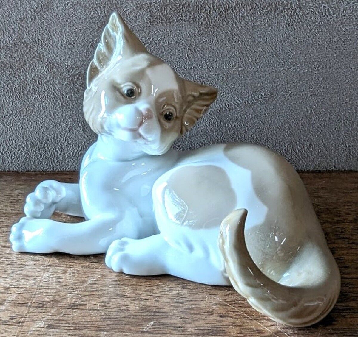 Lladro\' Surprised Cat Figurine #5114 Spain 1981 Retired Brown and White GUC